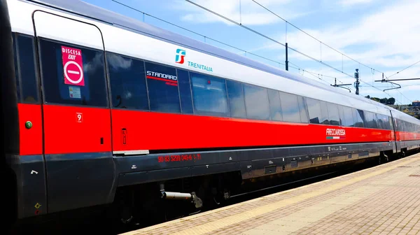 Pescara Italië April 2022 Intercity Italiaanse Trein Van Trenitalia Italië — Stockfoto