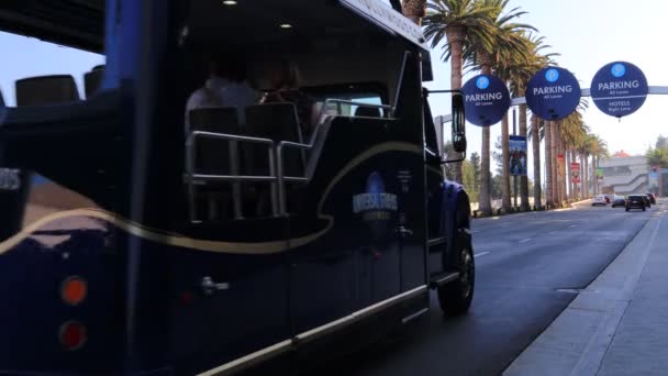 2019年10月8日 加州环球城 开往好莱坞环球影城的穿梭巴士 — 图库视频影像