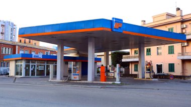 Pescara, İtalya 16 Mart 2022: IP Benzin İstasyonu. IP, İtalya 'da Gruppo Api' nin bir markasıdır.