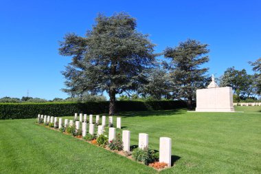 Sangro Nehri Savaş Mezarlığı, Chieti ilinin Torino di Sangro ilçesindeki Contrada Sentinelle 'de yer alır.