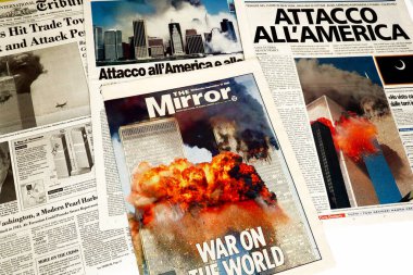 New York, ABD Eylül 2001: Uluslararası Gazeteler 11 Eylül 2001 saldırısıyla ilgili başlıklar
