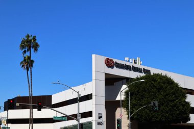 Beverly Hills, Kaliforniya 11 Ekim 2019: Wilshire Bulvarı 'ndaki Cedars-Sinai Tıp Grubu ve La Cinega Bulvarı, Beverly Hills