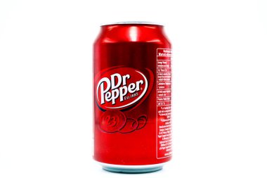 Pescara, İtalya 26 Aralık 2019: Dr Pepper yapabilir. Şekerli ve şalterli gazlı içecek.