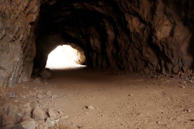 Los Angeles, California - 27 Eylül 2019: Griffith Park 'ın Bronson Canyon / Mağaraları' nda yer alan Batcave 'in birçok film ve televizyon programı için bulunduğu yer.