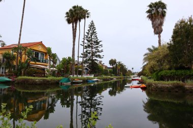 VENICE, Los Angeles, California - 14 Mayıs 2019: Venedik Kanalları, Venedik Sahili 'nin Tarihi Bölgesi, Kaliforniya