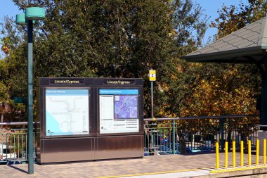 Los Angeles, Kaliforniya - 3 Ekim 2019: Lincoln / Cypress Metro Demiryolu Altın Hat İstasyonu, Los Angeles