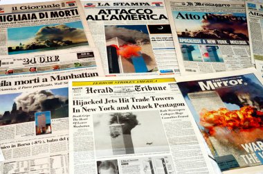 New York, ABD Eylül 2001: Uluslararası Gazeteler 11 Eylül 2001 saldırısıyla ilgili başlıklar
