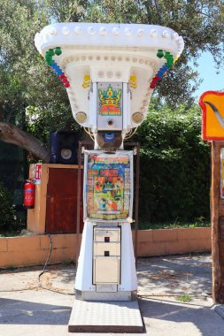 Chieti, İtalya 1 Haziran 2022: Zamperla EL TORO Güç Testi Arcade oyunu
