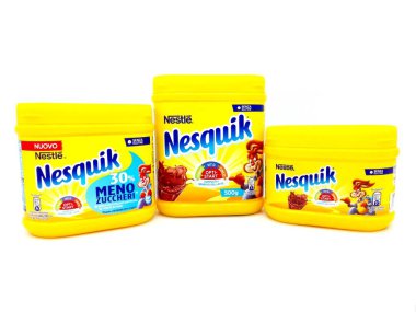 Pescara, İtalya - 18 Şubat 2019: NESQUIK Çikolata Tozu. Nesquik, Nestle tarafından üretilen bir markadır.