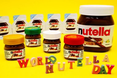 Alba, İtalya 28 Ocak 2021: Dünya NUTELLA Günü, 5 Şubat - NUTELLA, Fındık Spread with Cocoa, Ferrero tarafından İtalya 'da üretilen bir üründür.