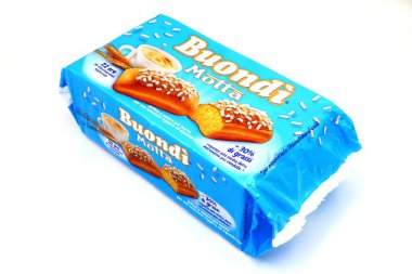 Pescara, İtalya 29 Ağustos 2019: Buond Sponge Pastası. Buond, Motta tarafından İtalya 'da üretilen bir üründür.