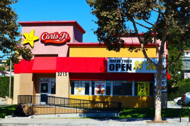 Los Angeles, Kaliforniya - 6 Ekim 2019: Carl 's Jr.' ın Kızarmış Burgerleri, Amerikan Fast Food Restoranı
