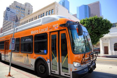 Los Angeles, Kaliforniya - 3 Ekim 2019 Los Angeles METRO Yerel Otobüsü Los Angeles şehir merkezinde