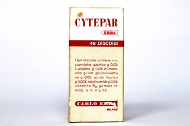 Milan, İtalya 3 Mart 2022: Antika 1962 CYTEPAR ERBA, Gastrik mucoprotein, Nicotinamide, Methionine, B12 vitamini siroz, hepatit tedavisi için. CARLO ERBA Milan