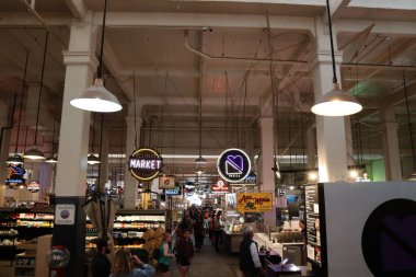 Los Angeles, California - 13 Mayıs 2019: Los Angeles şehir merkezinde yer alan GRAND CENTRAL MARKET 'in içerisi
