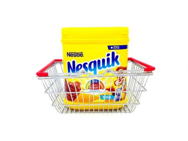 Pescara, İtalya - 18 Şubat 2019: NESQUIK Çikolata Tozu. Nesquik, Nestle tarafından üretilen bir markadır.