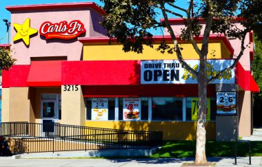 Los Angeles, Kaliforniya - 6 Ekim 2019: Carl 's Jr.' ın Kızarmış Burgerleri, Amerikan Fast Food Restoranı