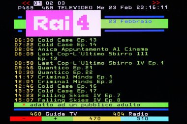 Roma, İtalya 21 Şubat 2022: İzleyicilerin reyting endeksi. Televideo RAI, İtalya Devlet Yayınları. Klasik bir TV renginden basit bir grafik ekran görüntüsüne sahip orijinal fotoğraf