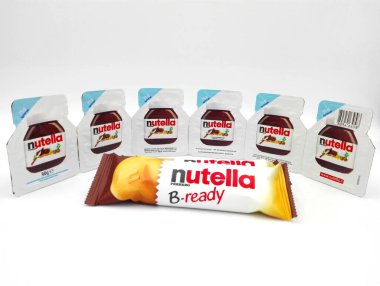 Pescara, İtalya 8 Şubat 2019: NUTELLA B-hazır aperatif, Ferrero tarafından üretilen İtalyan çikolatalı kreması Nutella ile dolu.