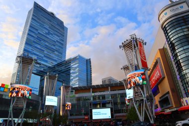 Los Angeles, Kaliforniya - 21 Mayıs 2019: XBOX PLAZA, Microsoft Theater Los Angeles şehir merkezindeki Staples Center 'ın önünde