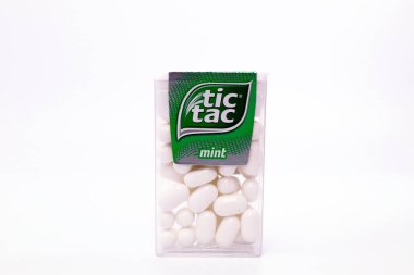 Pescara, İtalya, 26 Aralık 2019: TIC TAC Mint şekerlemeleri. Tic Tac, Ferrero 'nun bir markası.