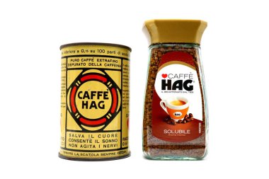 Pescara, İtalya 19 Ağustos 2019: HAG Coffee, Vintage Tin Can ve şimdiki Jar. HAG, Jacobs Douwe Egberts markasıdır.