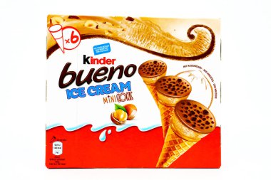 Pescara, İtalya 7 Mayıs 2020 Kinder Bueno Dondurması. Kinder, Ferrero 'nun bir gıda ürünüdür. Kinder Dondurması, Ferrero ve Unilever arasındaki bir işbirliğidir.