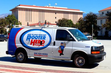 Pasadena, California - 3 Ekim 2019 Rooter Hero Tesisat Minibüsü