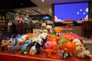 Hollywood, California 6 Ekim 2019: Hollywood 6922 Hollywood Bulvarı, Los Angeles 'taki LINE FriENDS ve BT21 mağazasının içinde