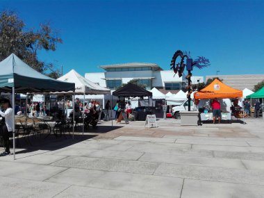 MANHATTAN BEACH, Los Angeles, California - 18 Eylül 2018: 13 ve Morningside Yolu 'ndaki Manhattan Beach Çiftçi Pazarı