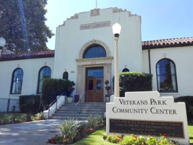 REDONDO BEACH, Los Angeles, California - September 13, 2018: Redondo Beach Public Library at Veterans Park clipart