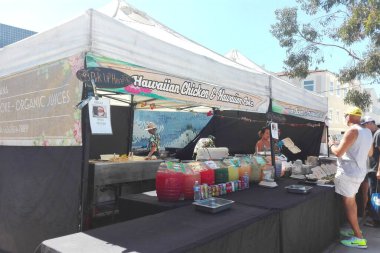 MANHATTAN BEACH, Los Angeles, California - 18 Eylül 2018: 13 ve Morningside Yolu 'ndaki Manhattan Beach Çiftçi Pazarı