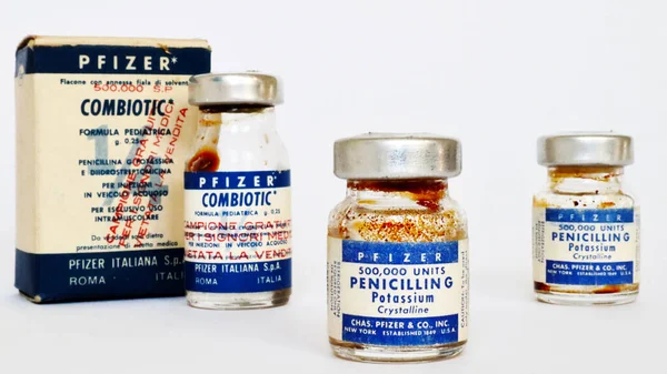New York April 2021 Vintage 1955 Vials Pfizer Penicillin Pfizer — Stockfoto