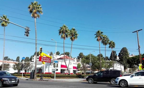 ハリウッド カリフォルニア州 10月6 2019 サンセット ブルバードのハリウッドでのIn Out Burger 主に南西部と太平洋沿岸に位置するファーストフードレストランのアメリカの地域チェーン — ストック写真