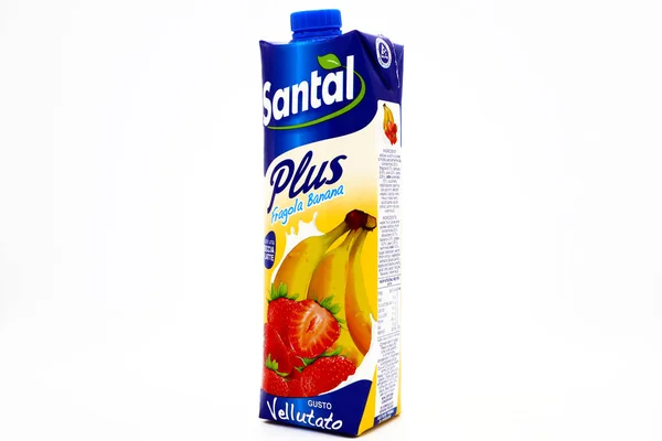 ペスカーラ イタリア12月18 2019 サンタルプラスストロベリーとバナナジュース サンタルはラクタリスグループのParmalatによるジュースとネクター製品のイタリアのブランドです — ストック写真