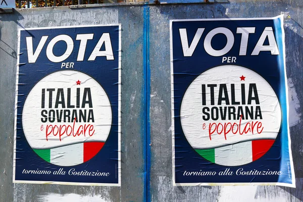 ペスカーラ イタリア9月2022 イタリアでの選挙日のための政党のイタリアの選挙壁のポスター9月の25 2022 — ストック写真