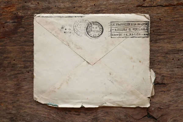 ローマ イタリア 2022年3月15日 1800年代の木製の背景に古い封筒と手紙 — ストック写真