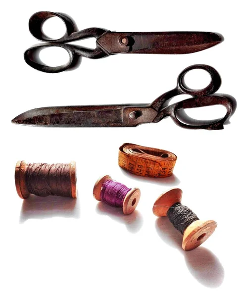 Оригінальний Виробник Одягу Vintage Tailor Wooden Spools Meters Buttons Thimble — стокове фото