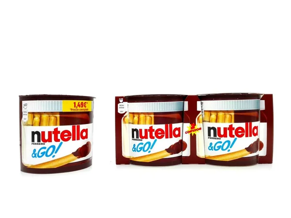 Nutella Rozprzestrzenianie Orzechów Laskowych Paluszki Chlebowe Produkcja Ferrero Włoszech — Zdjęcie stockowe