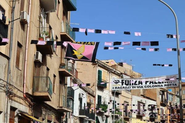 Palermo Sicílie Itálie Července 2022 Scenérie Ulice Palermo Vlajkami — Stock fotografie