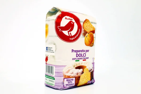 Pescara Italy March 2020 Auchan Flour Cakes Sold Auchan Supermarket — 스톡 사진
