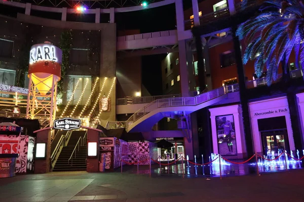 加利福尼亚洛杉矶环球城 2019年5月12日 Universal Study Ios Citywalk娱乐和零售区的夜景 — 图库照片