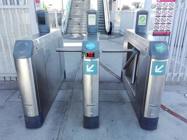 カリフォルニア州ロサンゼルス 2018年9月13日 Tapカード付きロサンゼルス メトロ レール ターンスタイル トランジット アクセス — ストック写真