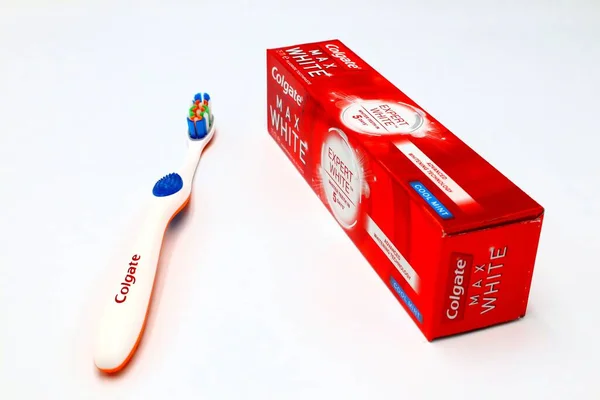 Pescara Itália Agosto 2019 Colgate Max White Toothpaste Produzido Pela — Fotografia de Stock