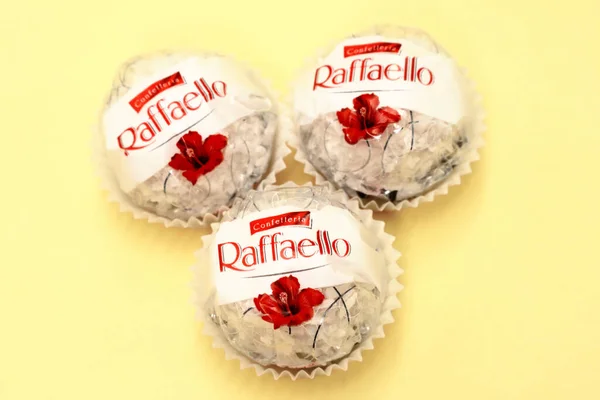Roma Italia Noviembre 2021 Raffaello Ferrero Dulces Premium Chocolate Blanco —  Fotos de Stock