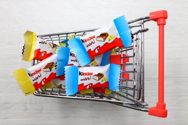 Pescara Italy July 2019 Kinder Mini Chocolate Bars Wire Shopping — Stock Photo, Image