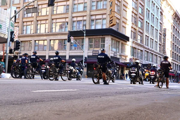 加利福尼亚州洛杉矶 2019年10月6日 洛杉矶警察局在珠宝区骑自行车和摩托车 — 图库照片