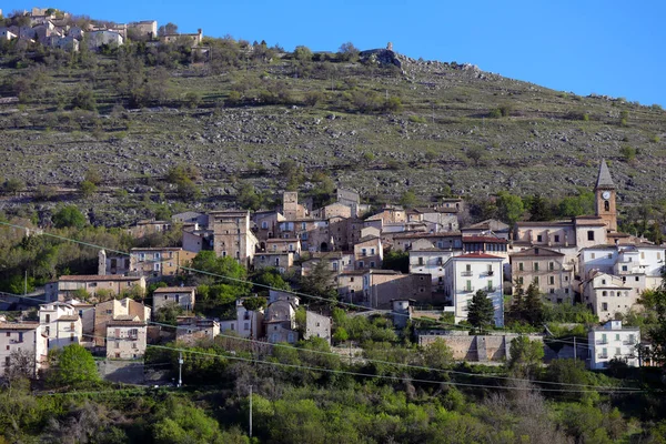 ラクイラ州のカラッチョの眺め イタリア中央部のアブルッツォ地方 — ストック写真