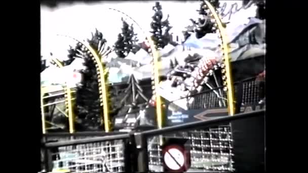 Amusement Park Roller Coster Jaren Zeventig Vintage Video 8Mm — Stockvideo