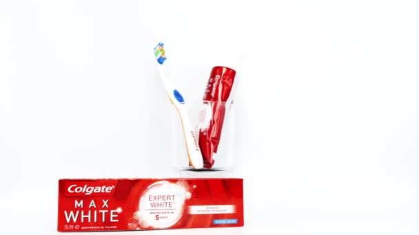 Roma Italia Agosto 2019 Colgate Max White Pasta Dental Producida — Vídeos de Stock